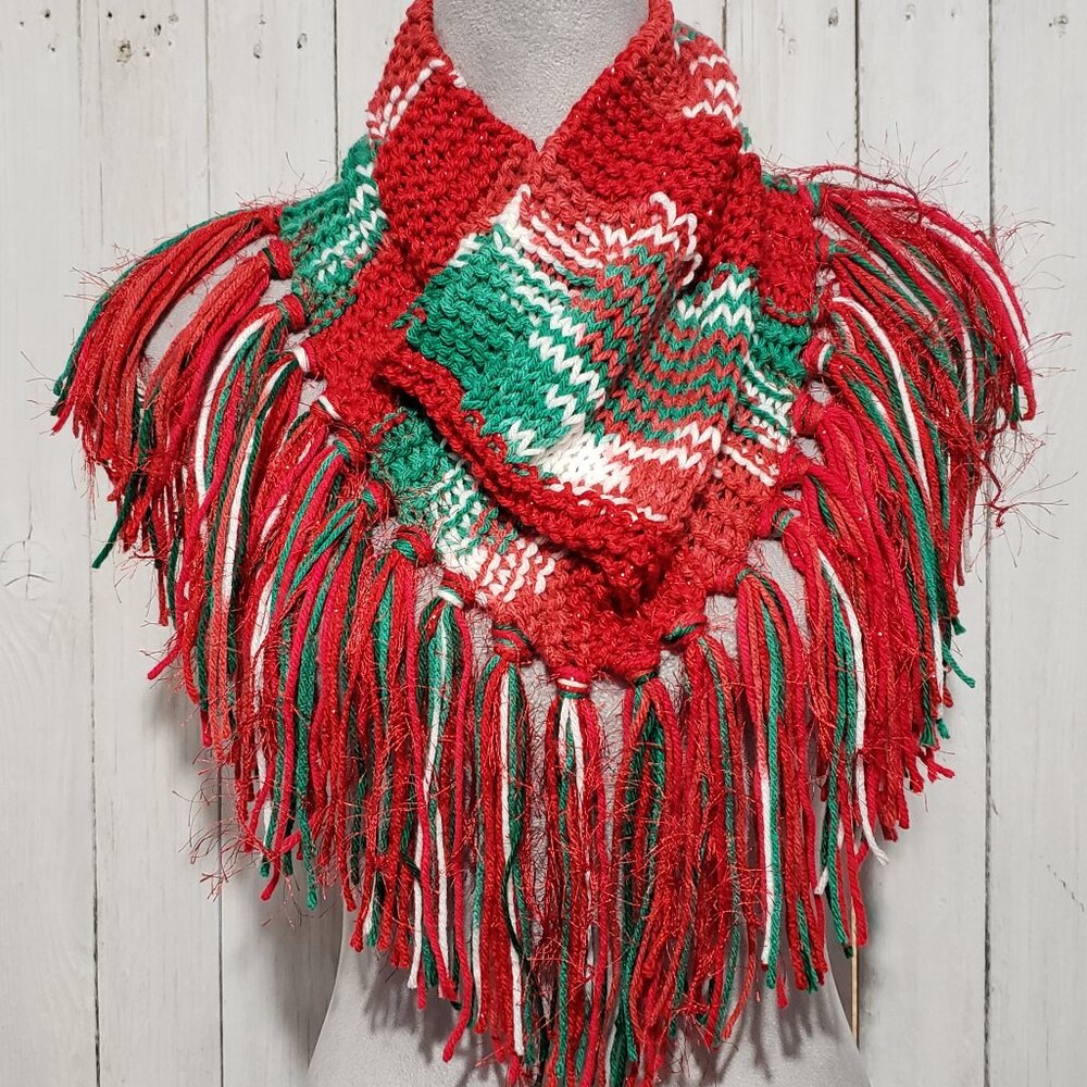 NEW‎ Hand Knitted Christmas Women's Boho Cowl Scarf Fringe Knit Red Green Party